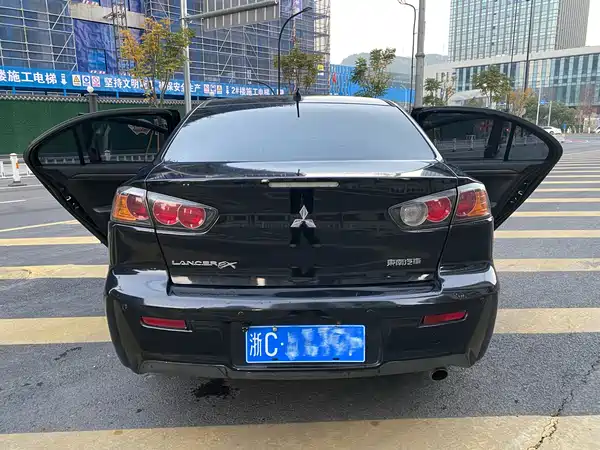 Mitsubishi Lancer EX 2013