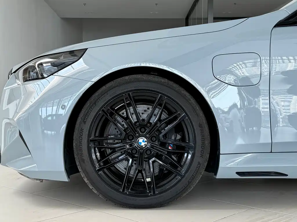 BMW M5 New Energy — фото 5