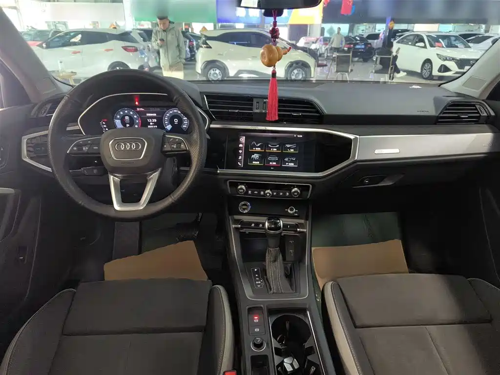 Audi Q3 2021 — фото 10