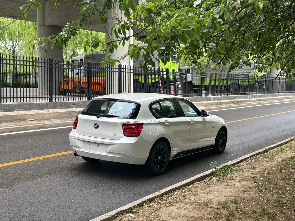 BMW 1 Series 2015 — фото 11