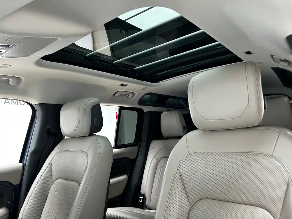 Land Rover Defender 2021 — фото 13