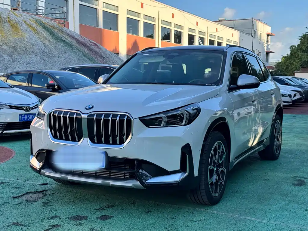 BMW X1 2023 — фото 1