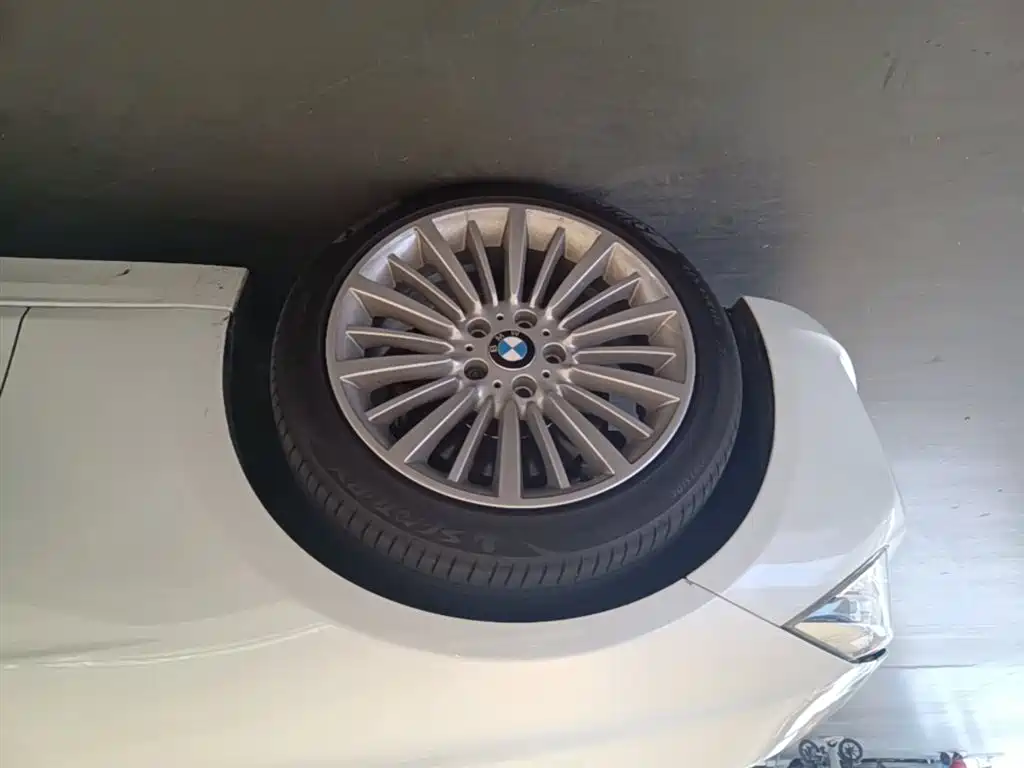 BMW 3 Series 2018 — фото 23