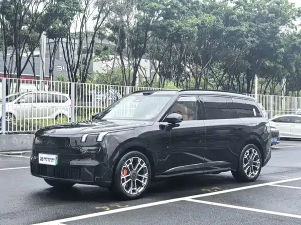Lynk & Co 900 2025