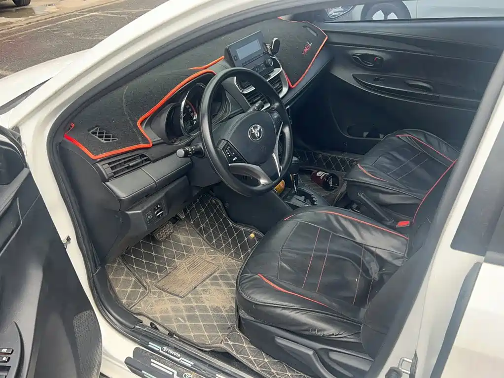 Toyota Yaris L 2023 — фото 12