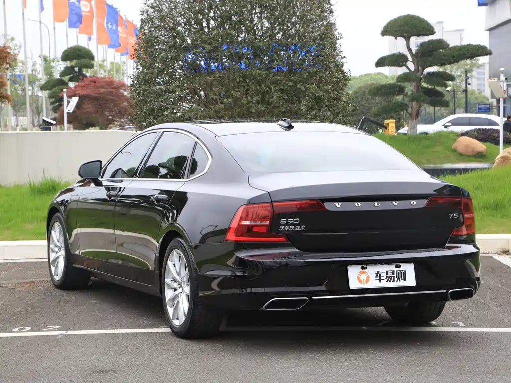 Volvo S90 2018 — фото 19