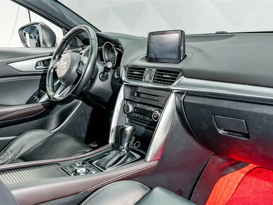 Mazda CX-4 2018 — фото 17