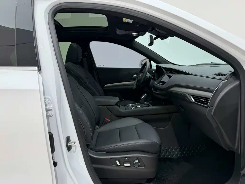 Cadillac XT4 2023 — фото 16