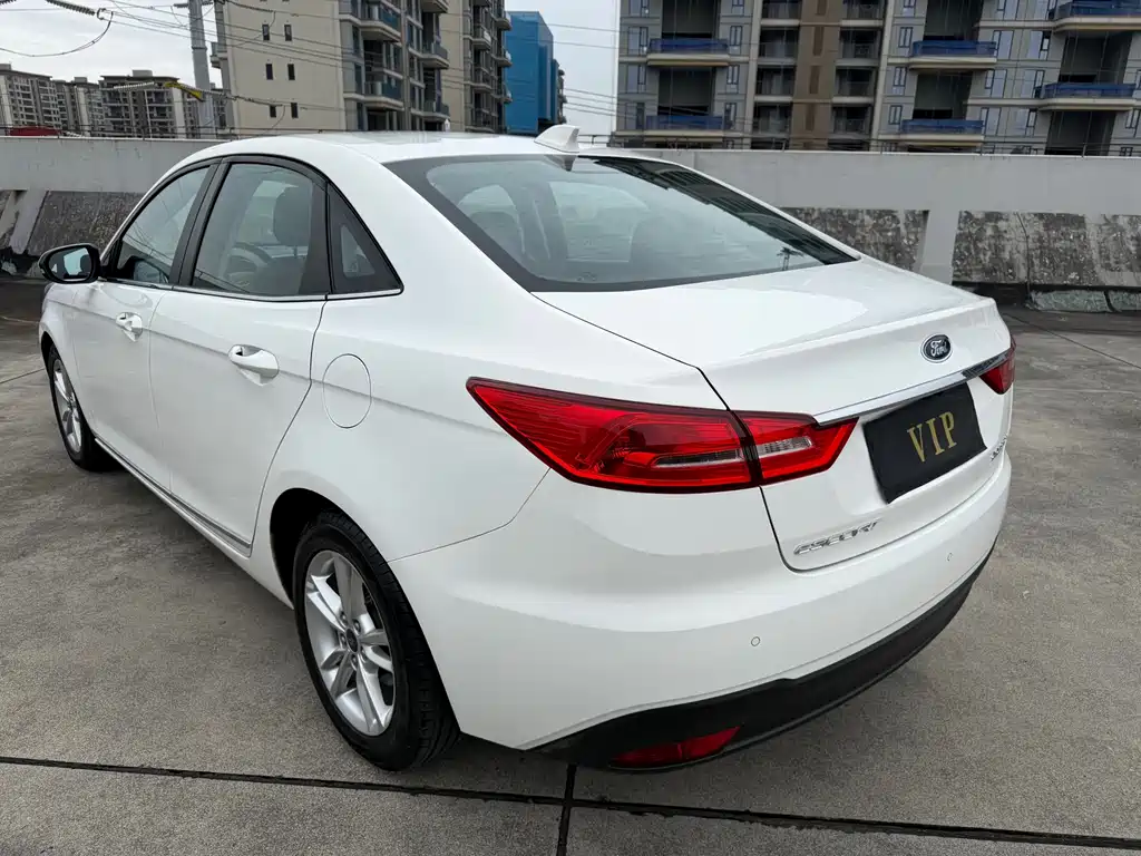 Ford Escort 2019 — фото 15