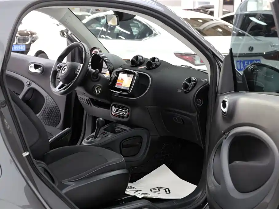 smart Fortwo 2018 — фото 15