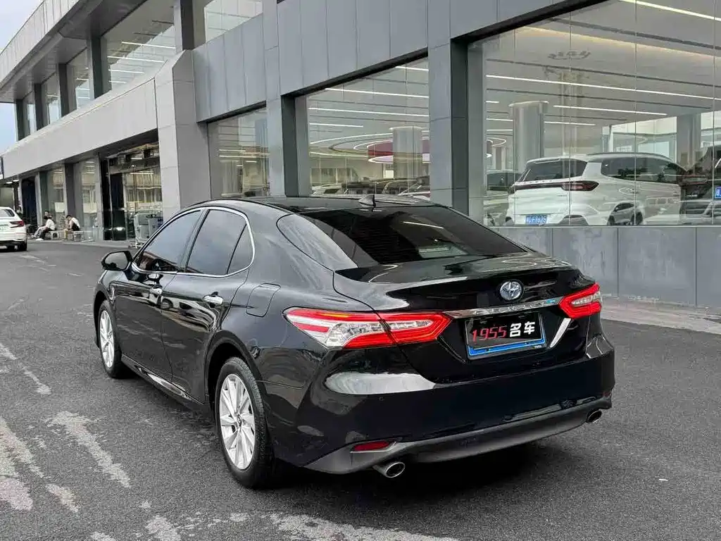 Toyota Camry 2022 — фото 7