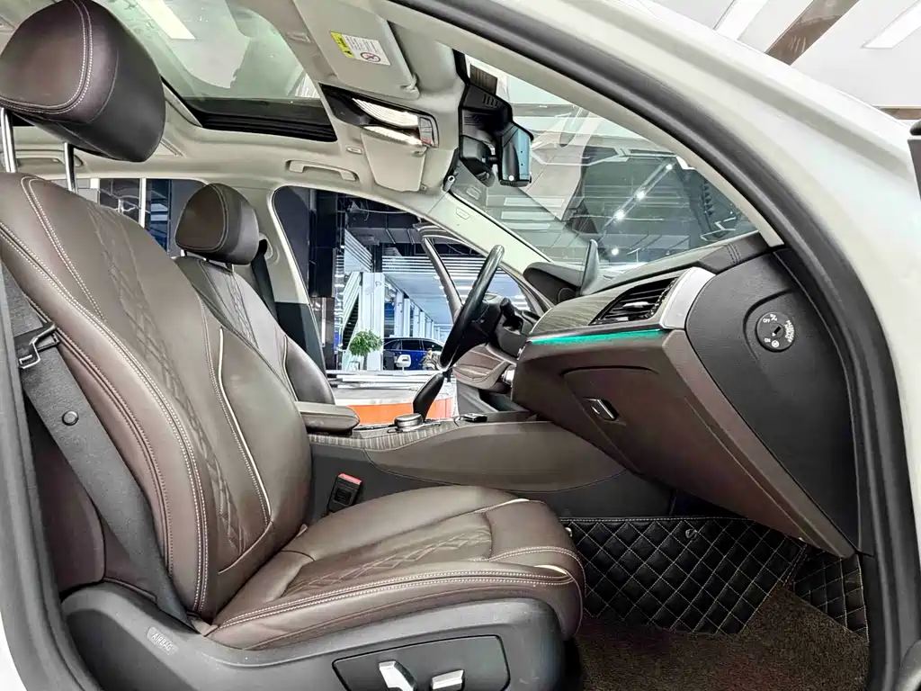 BMW 5 Series New Energy 2019 — фото 13