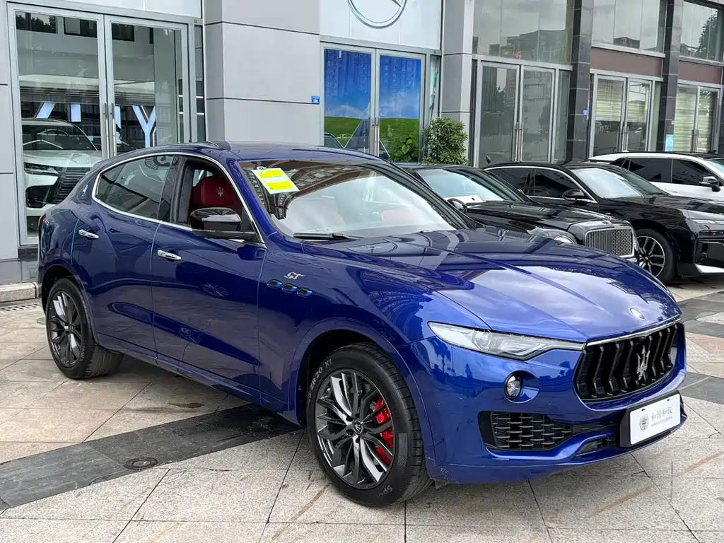 Maserati Levante — фото 1