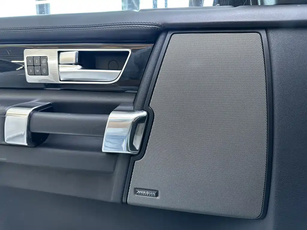 Land Rover Discovery 2014 — фото 12
