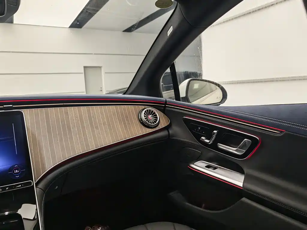 Mercedes-Benz EQE 2025 — фото 15