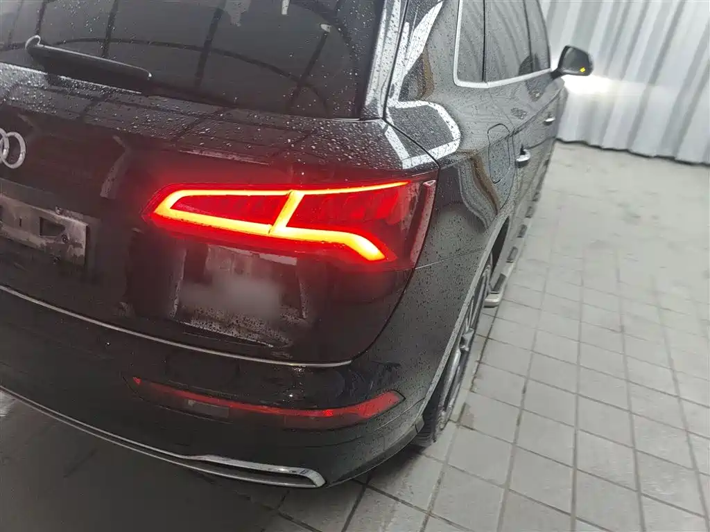 Audi Q5L 2020 — фото 24