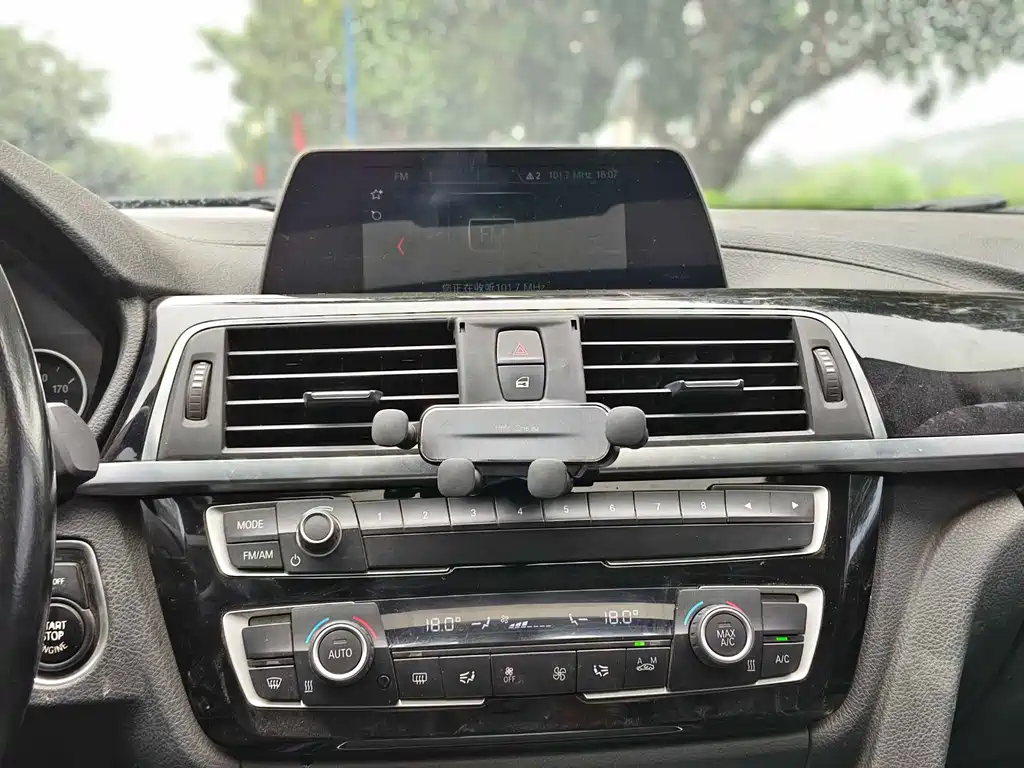 BMW 3 Series 2017 — фото 17