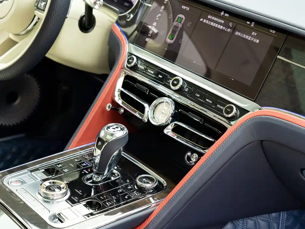Bentley Flying Spur 2023 — фото 23