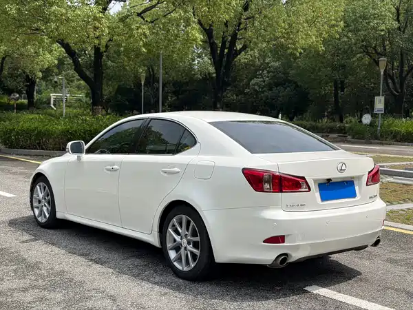 Lexus IS 2013