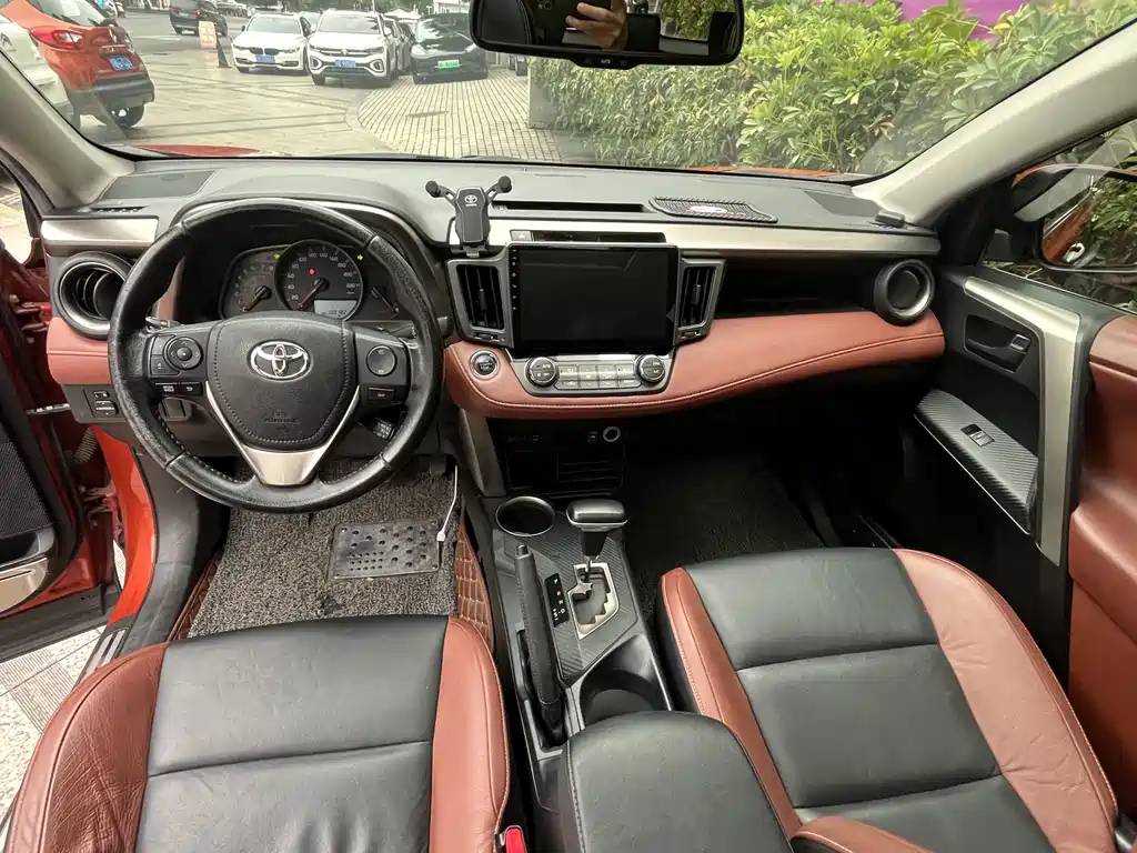Toyota RAV4 2014 — фото 10
