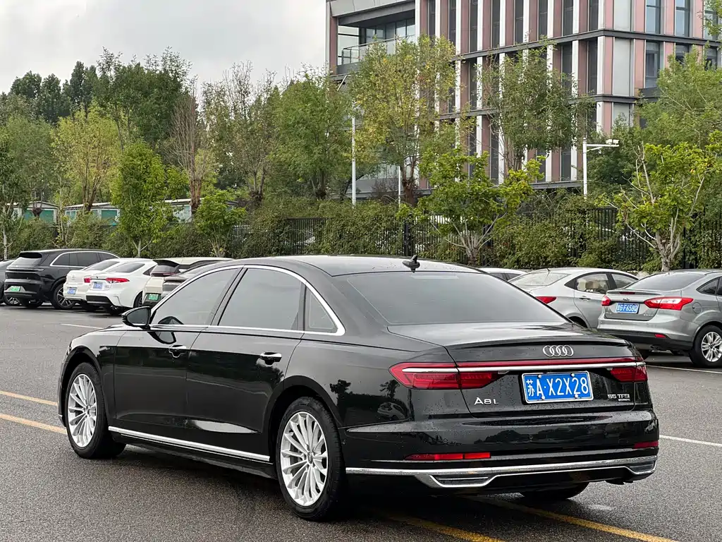 Audi A8 2018 — фото 4