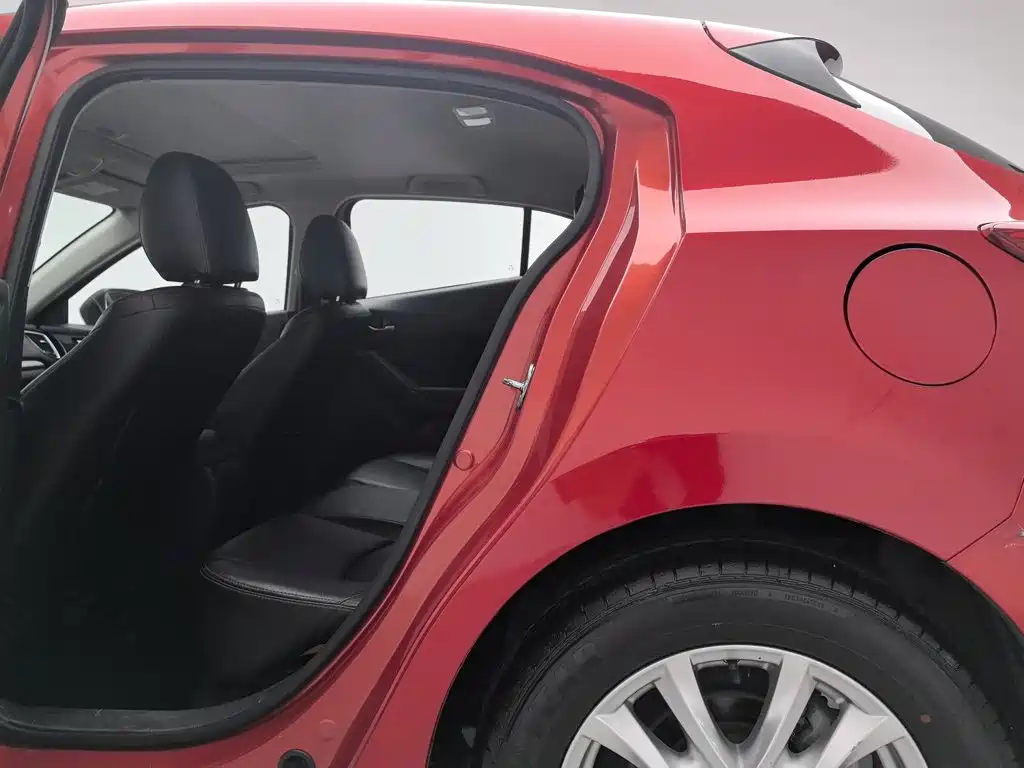 Mazda 3 Axela 2016 — фото 15