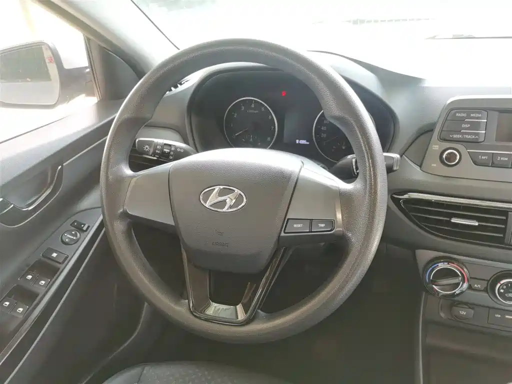 Hyundai Elantra 2020 — фото 11