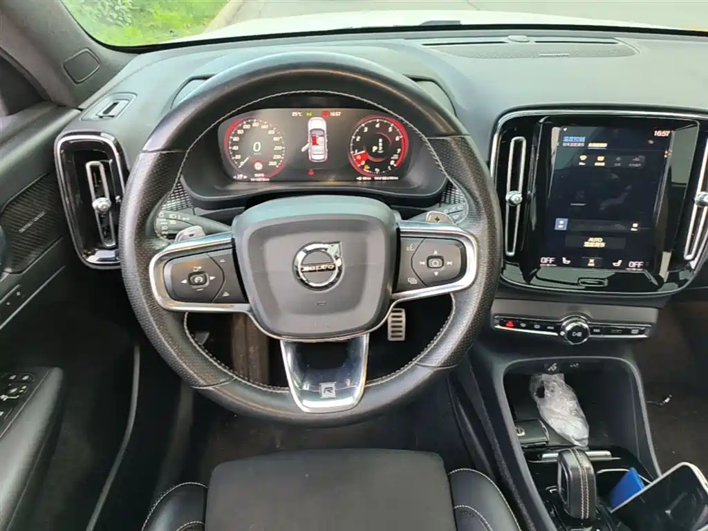 Volvo XC40 2020 — фото 17