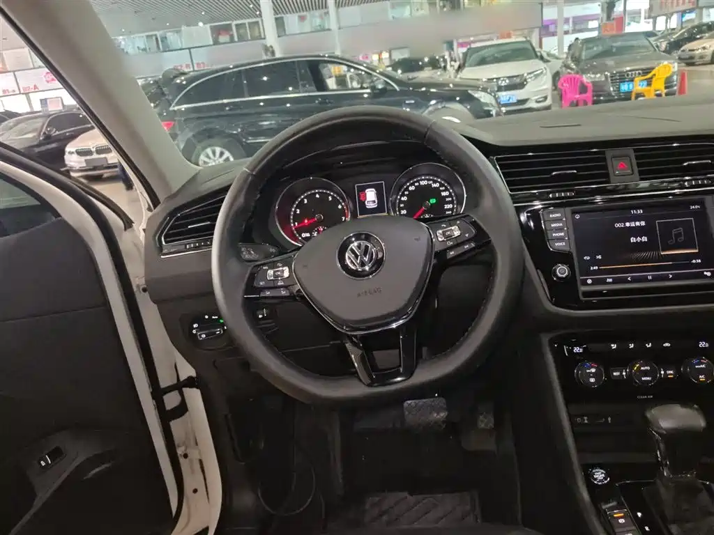 Volkswagen Tiguan L 2018 — фото 11