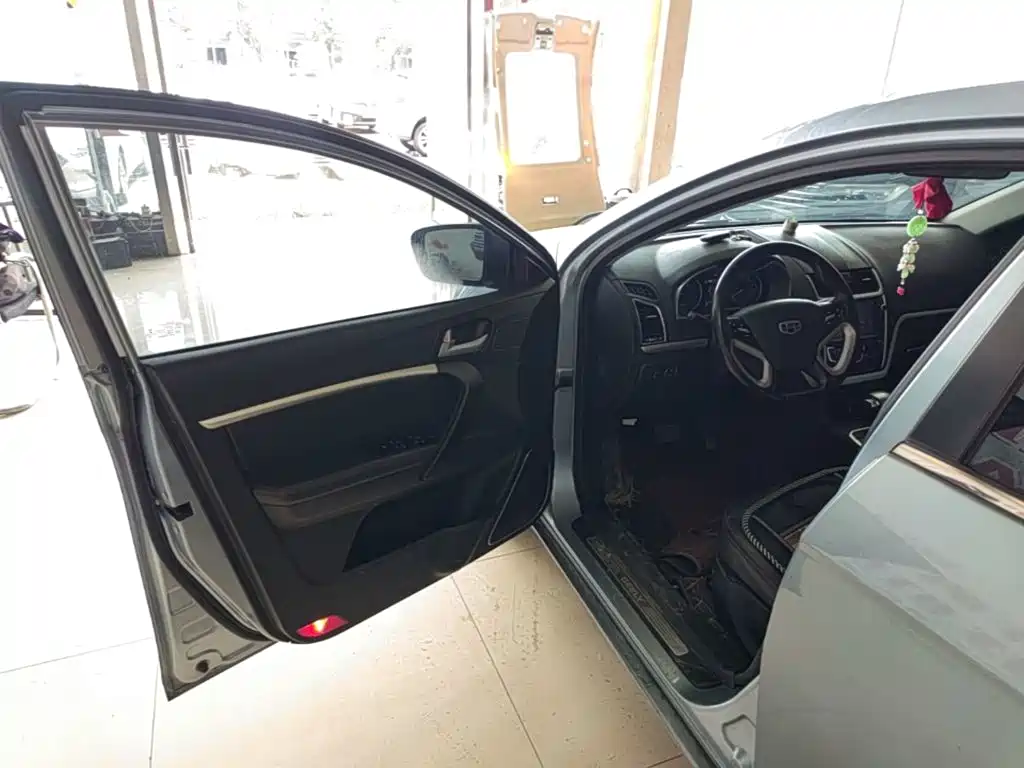 Geely Emgrand 2015 — фото 16
