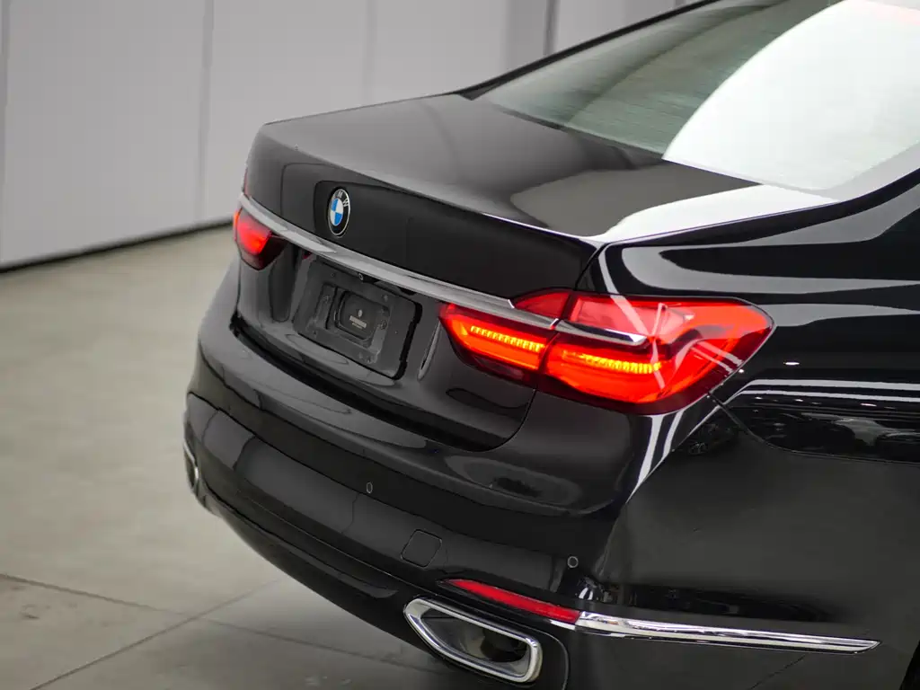BMW 7 Series 2016 — фото 12