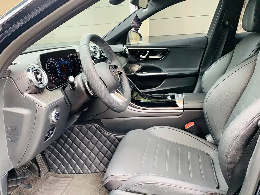 Mercedes-Benz C-Class 2023 — фото 4