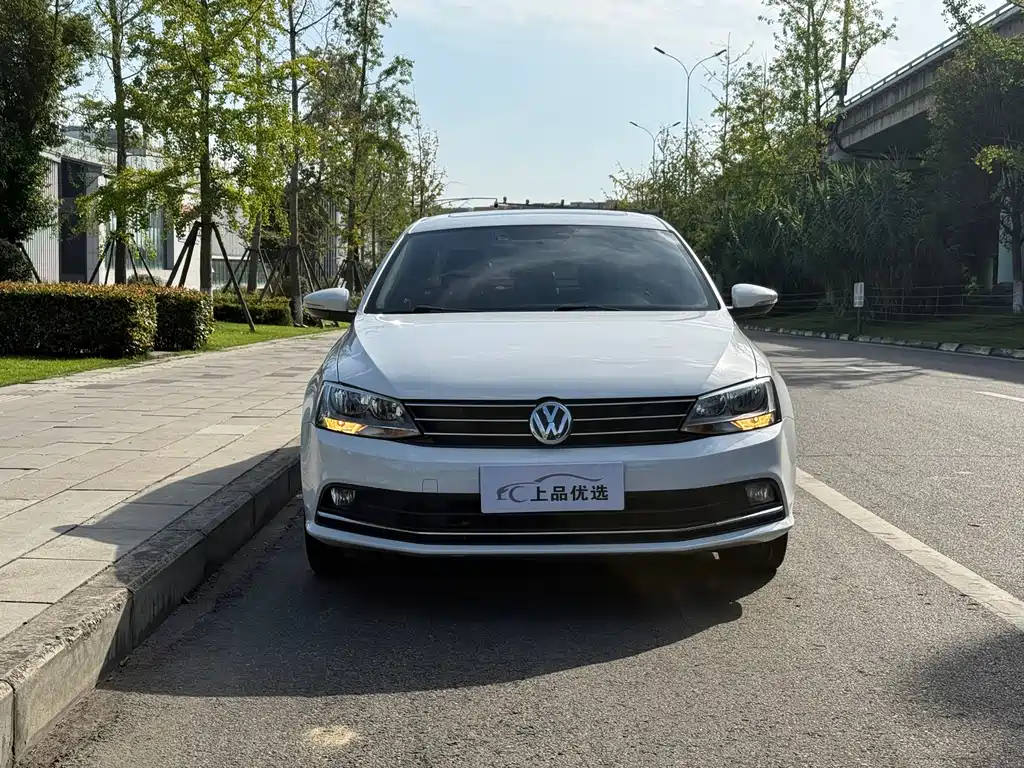 Volkswagen Sagitar 2016