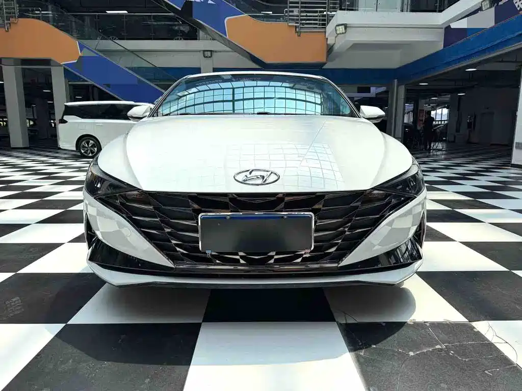 Hyundai Elantra 2022