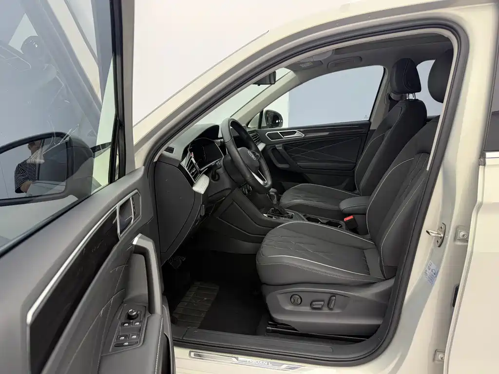 Volkswagen Tiguan L 2023 — фото 20