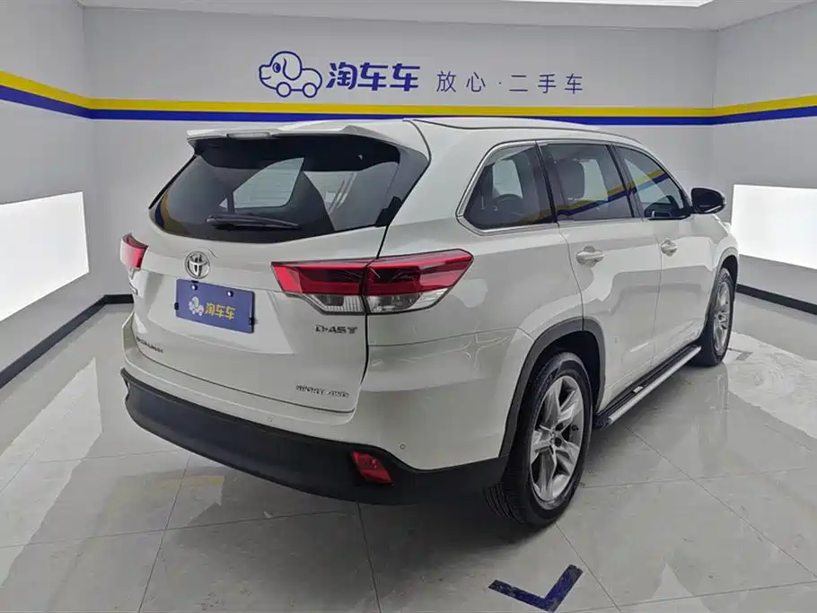 Toyota Highlander 2018 — фото 3
