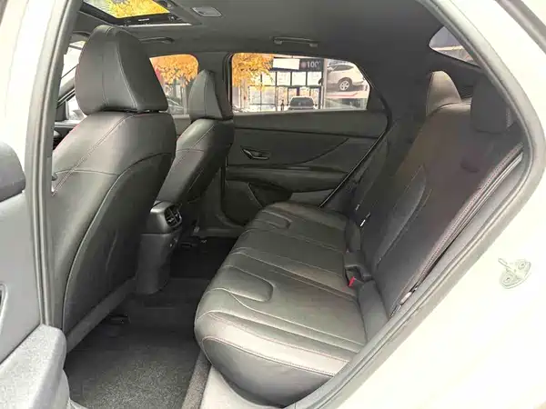Hyundai Elantra 2022