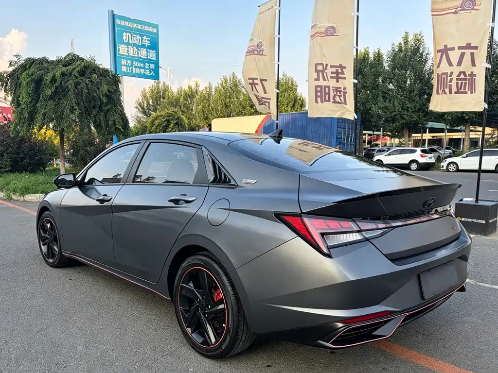 Hyundai Elantra 2022