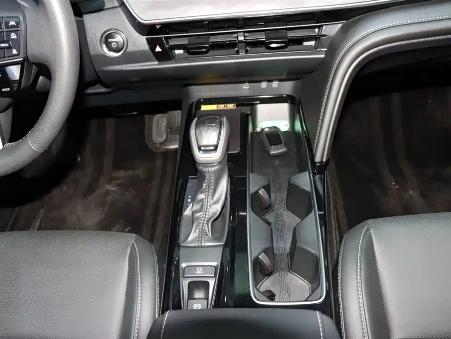 Toyota Camry 2025 — фото 15