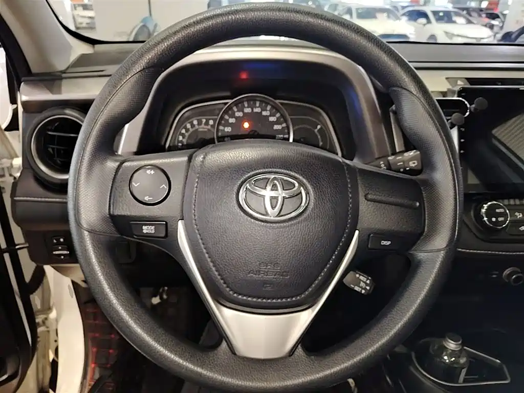 Toyota RAV4 2019 — фото 11