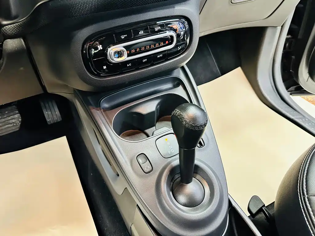smart Fortwo 2018 — фото 36