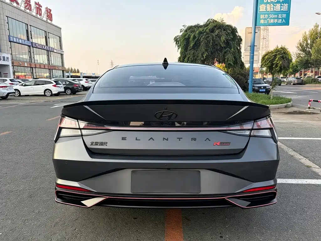 Hyundai Elantra 2022