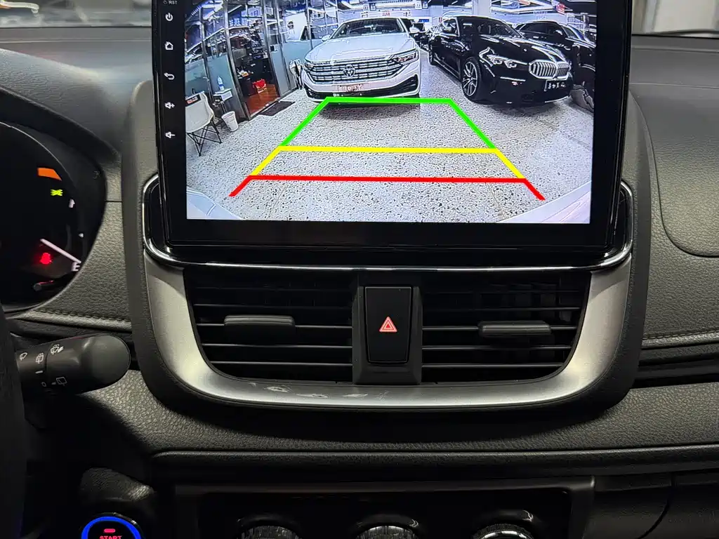 Toyota Yaris L 2022 — фото 12