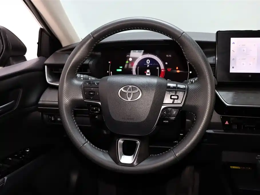 Toyota Camry 2025 — фото 13