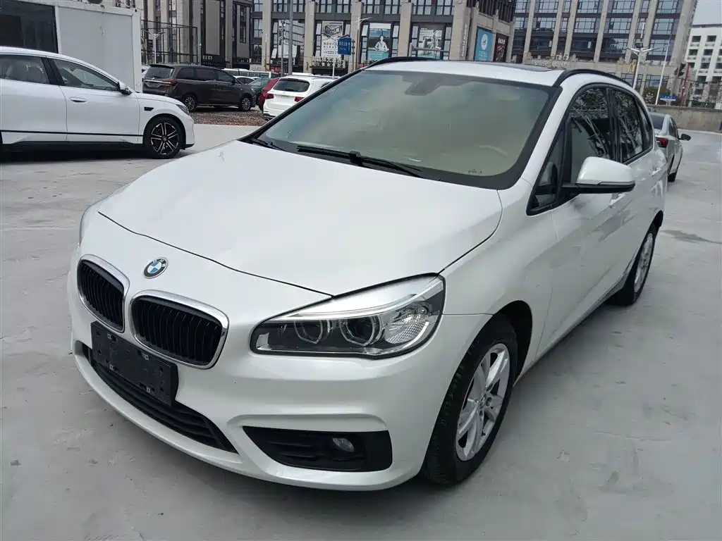 BMW 2 Series Active Tourer 2017 — фото 2