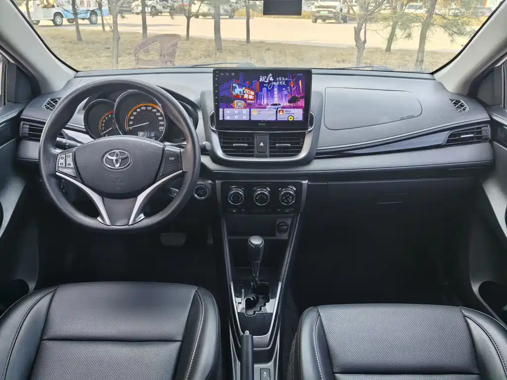 Toyota Yaris L 2022 — фото 7