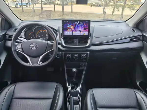 Toyota Yaris L 2021
