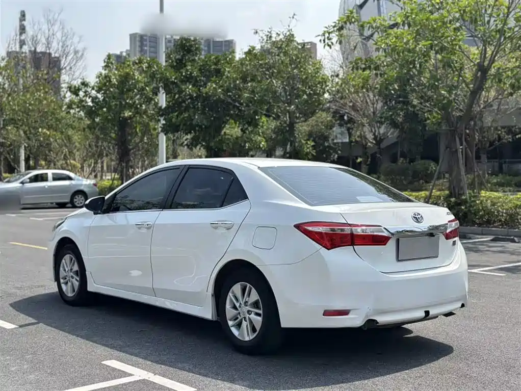 Toyota Corolla 2017 — фото 24