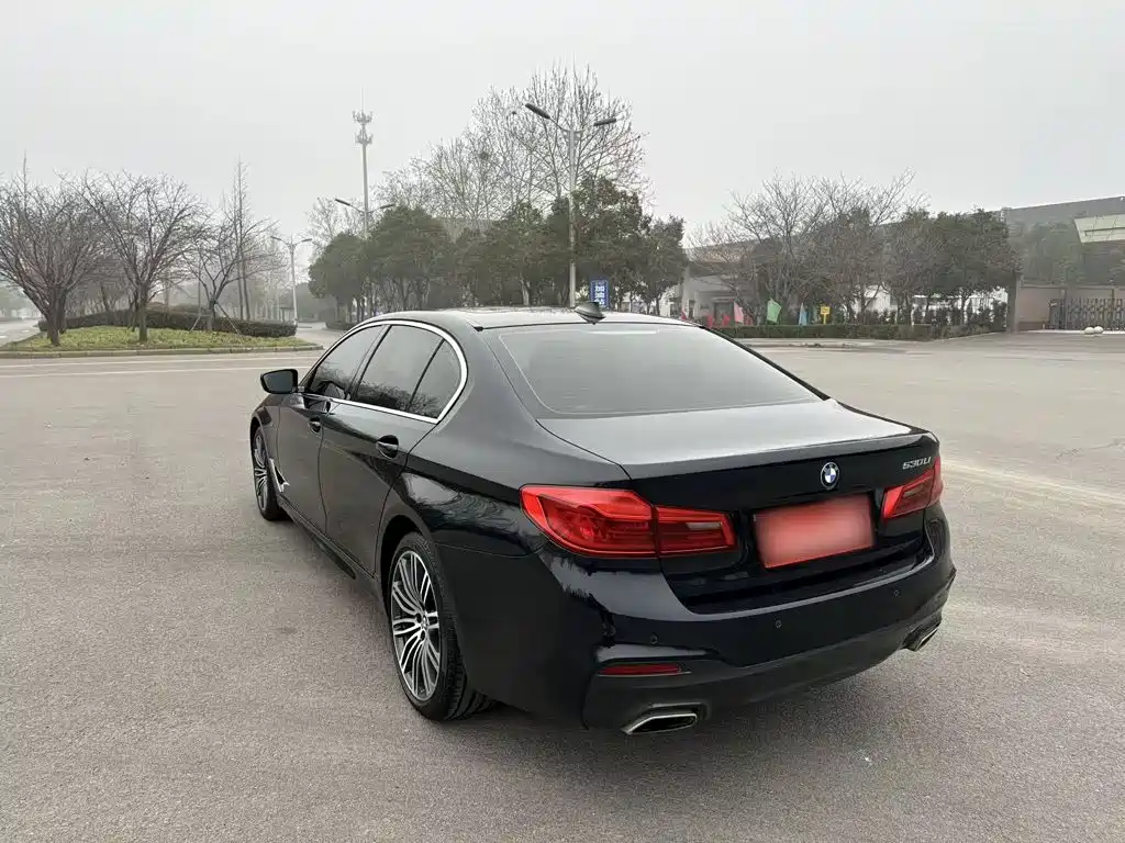 BMW 5 Series 2019 — фото 25