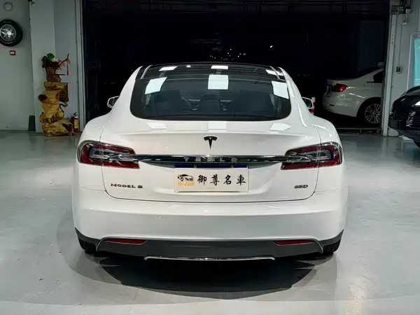 Tesla Model S 2015